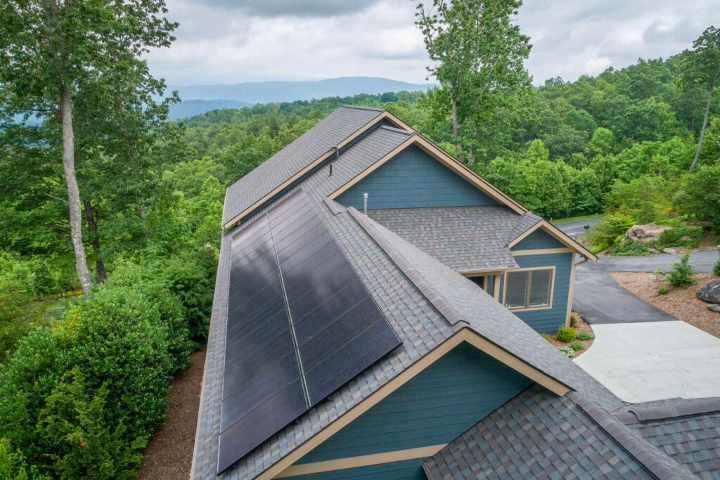 A Sugar Hollow Solar rooftop installation in the mountains of WNC (Photo Credit: Sugar Hollow Solar)